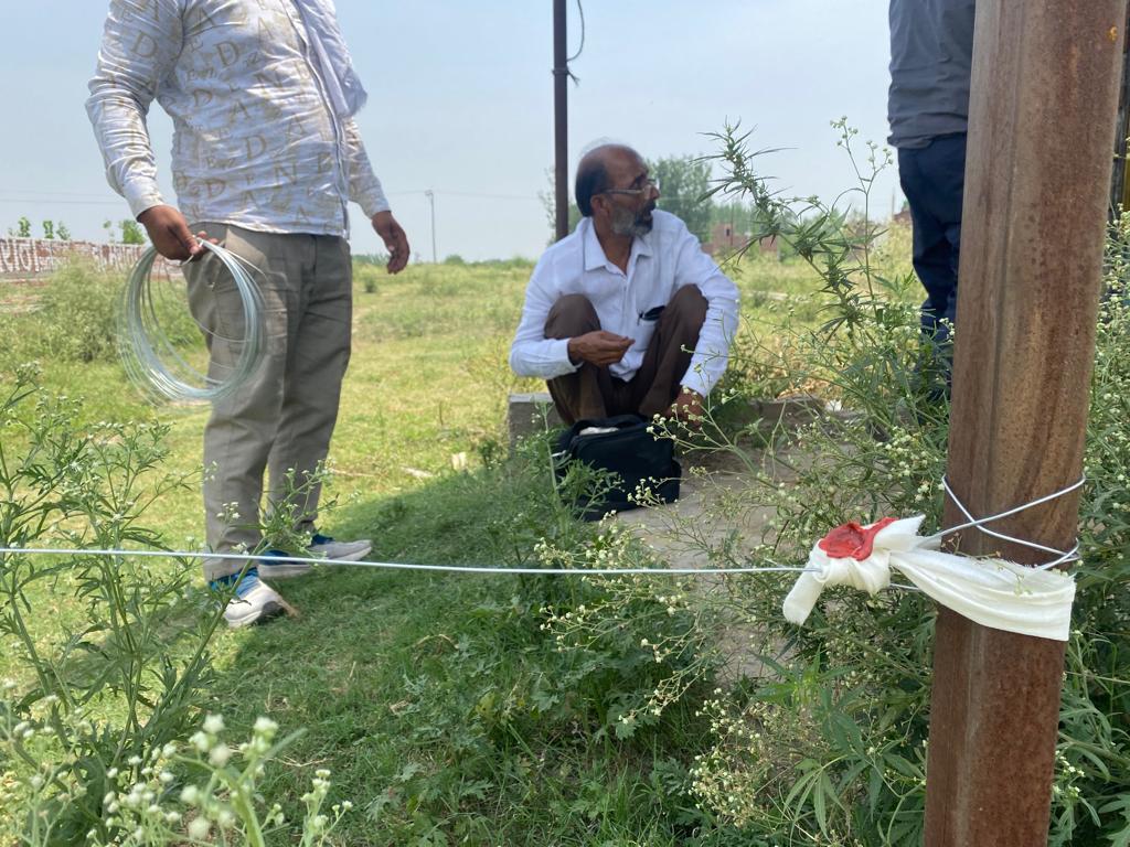 हरिद्वार: जिलाधिकारी/उपाध्यक्ष हरिद्वार-रूड़की विकास प्राधिकरण विनय शंकर पाण्डेय के आदेशों के क्रम में हरिद्वार-रूड़की विकास प्राधिकरण द्वारा लगातार कई अवैध सम्पत्तियों को सील करने, अवैध निर्माण को ढहाने तथा अवैध प्लाटिंग को ध्वस्त करने की कार्रवाई जारी है। उसी सिलसिले में मंगलवार को भी अवैध निर्माण/कालोनी को सील करने की कार्रवाई की गयी।