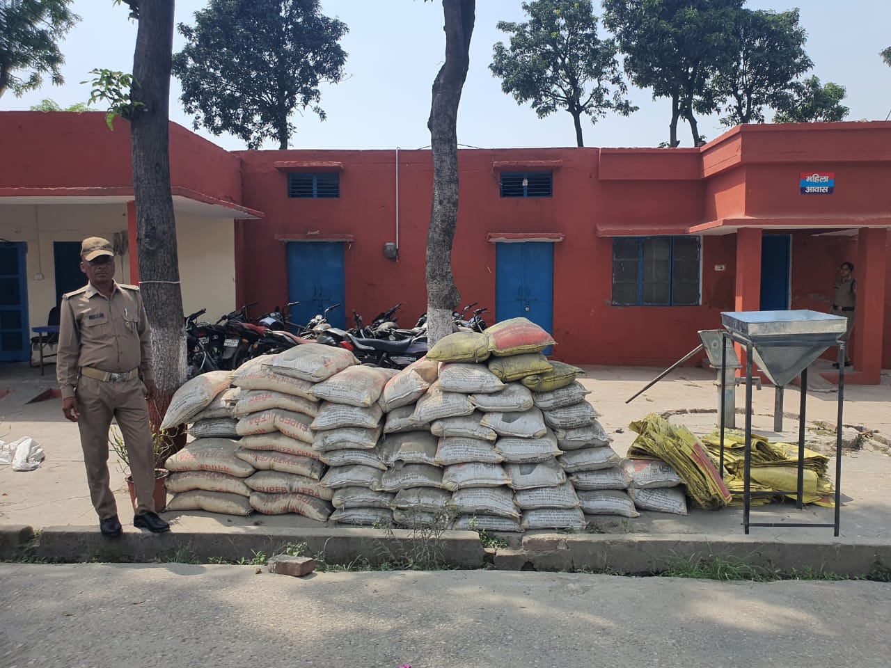नकली सीमेन्ट फैक्ट्री का किया भन्डाफोड