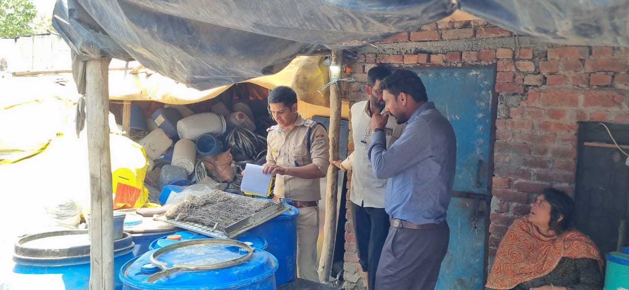 52 कबाडियो का मौके पर ही किया गया सत्यापन  जनपद पुलिस की ताबड़तोड़ सत्यापन की कार्रवाई लगातार जारी