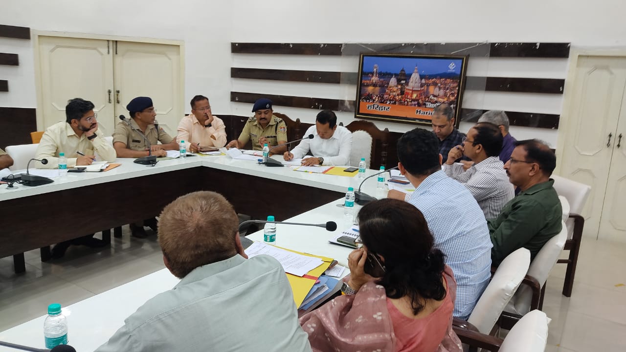 हरिद्वार: जिलाधिकारी धीराज सिंह गर्ब्याल की अध्यक्षता में सोमवार को कलक्ट्रेट सभागार में आगामी 04 जुलाई से प्रारम्भ होने वाले कांवड़ मेला-2023 के सम्बन्ध में एक बैठक आयोजित हुई।