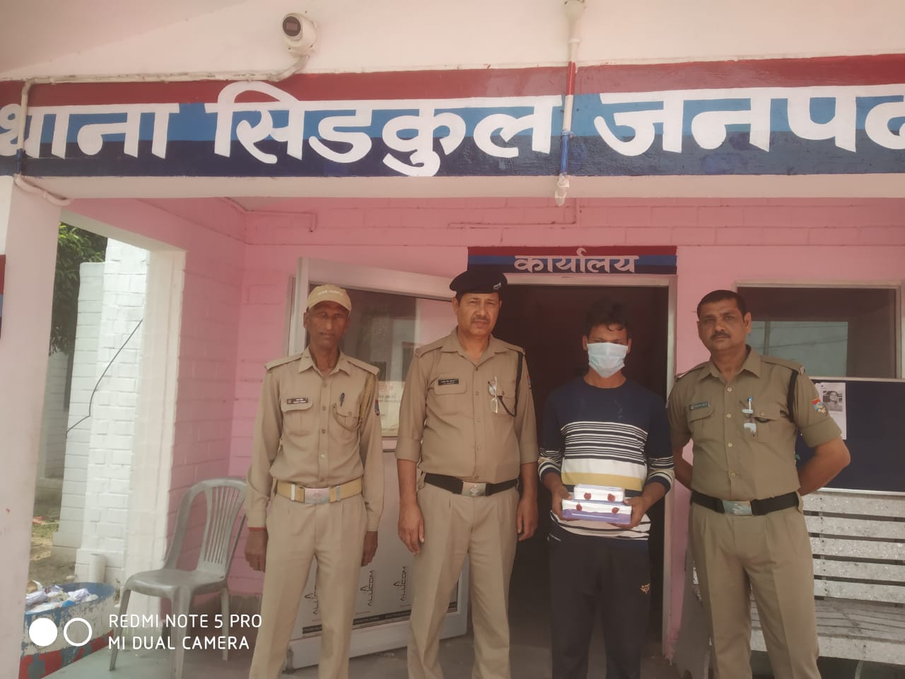 12 घंटे के भीतर मोबाइल चोर को पुलिस ने किया गिरफ्तार  चोरी किए O5 मोबाइलों की कीमत लगभग ₹60000/