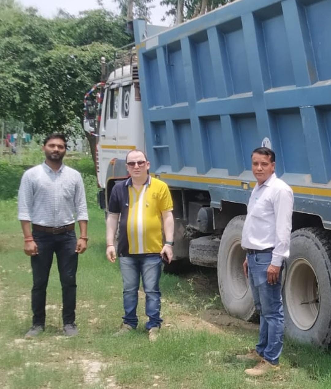 खनन अधिकारी हरिद्वार ने भगवानपुर/ बुग्गावाला क्षेत्र में अवैध खनन के खिलाफ कार्यवाही करते हुए परिवहन में 02 हाइवा ट्रक किए सीज मचा हड़कंप।