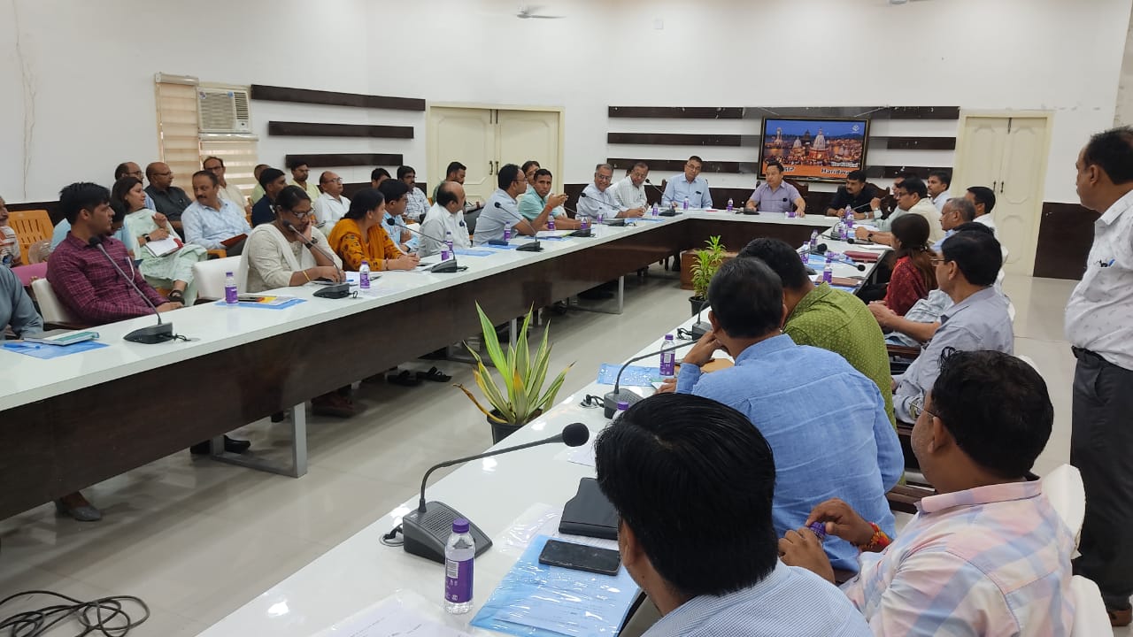 हरिद्वार: जिलाधिकारी धीराज सिंह गर्ब्याल की अध्यक्षता में बुधवार को कलक्ट्रेट सभागार में पं0 गोविन्द बल्लभ पन्त की आगामी 10 सितम्बर,2023 को 135वीं जयन्ती मनाये जाने के सम्बन्ध में एक बैठक आयोजित हुई।