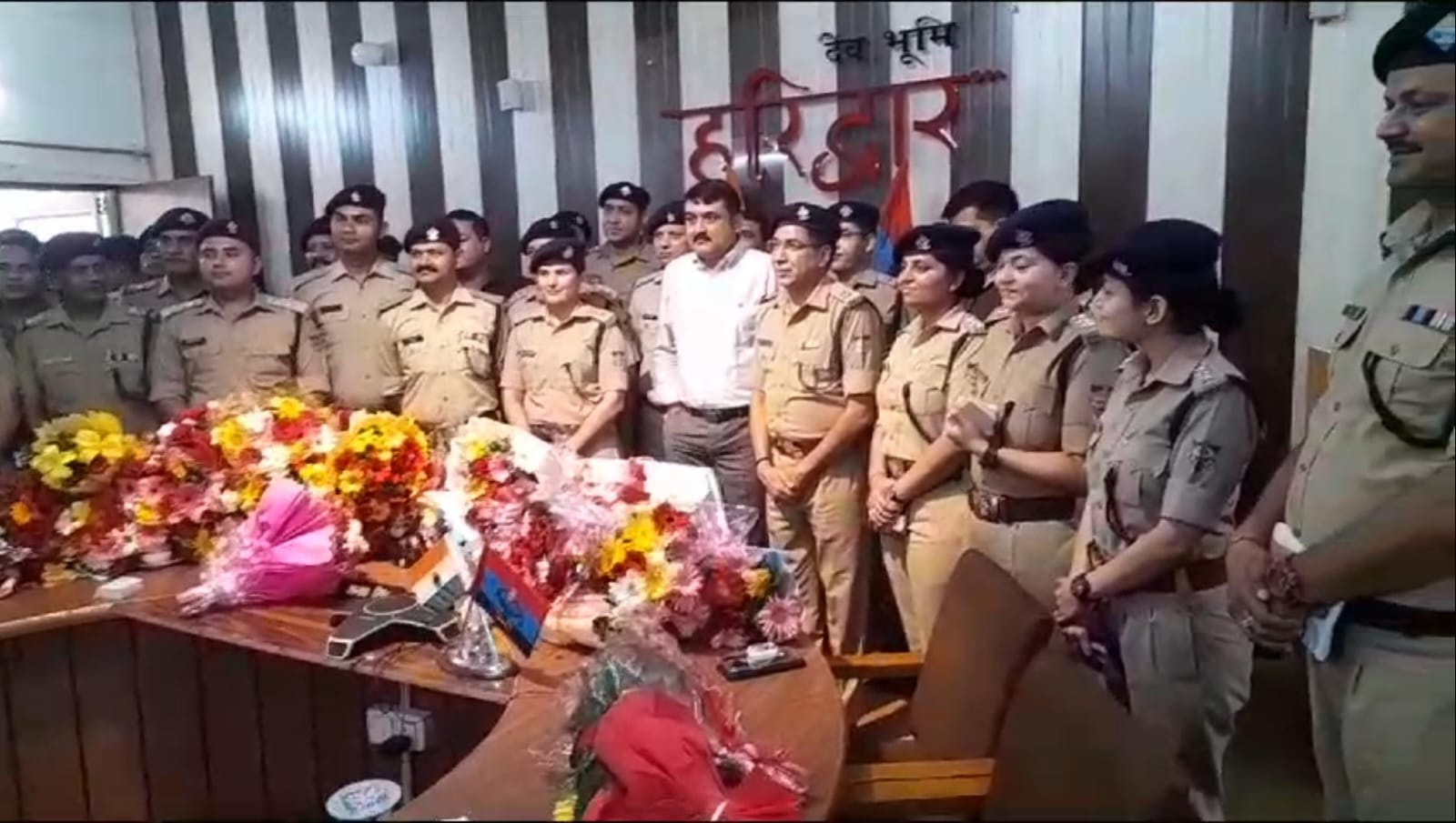 नई जिम्मेदारी मिलने पर पुलिस कार्यालय में आयोजित किया गया शानदार विदाई कार्यक्रम