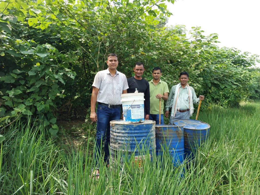 आबकारी विभाग की लगातार हो रही छापेमारी की कार्यवाही में 2500 लीटर लाहन को नष्ट करते हुवे 20 लीटर कच्ची शराब की बरामद,