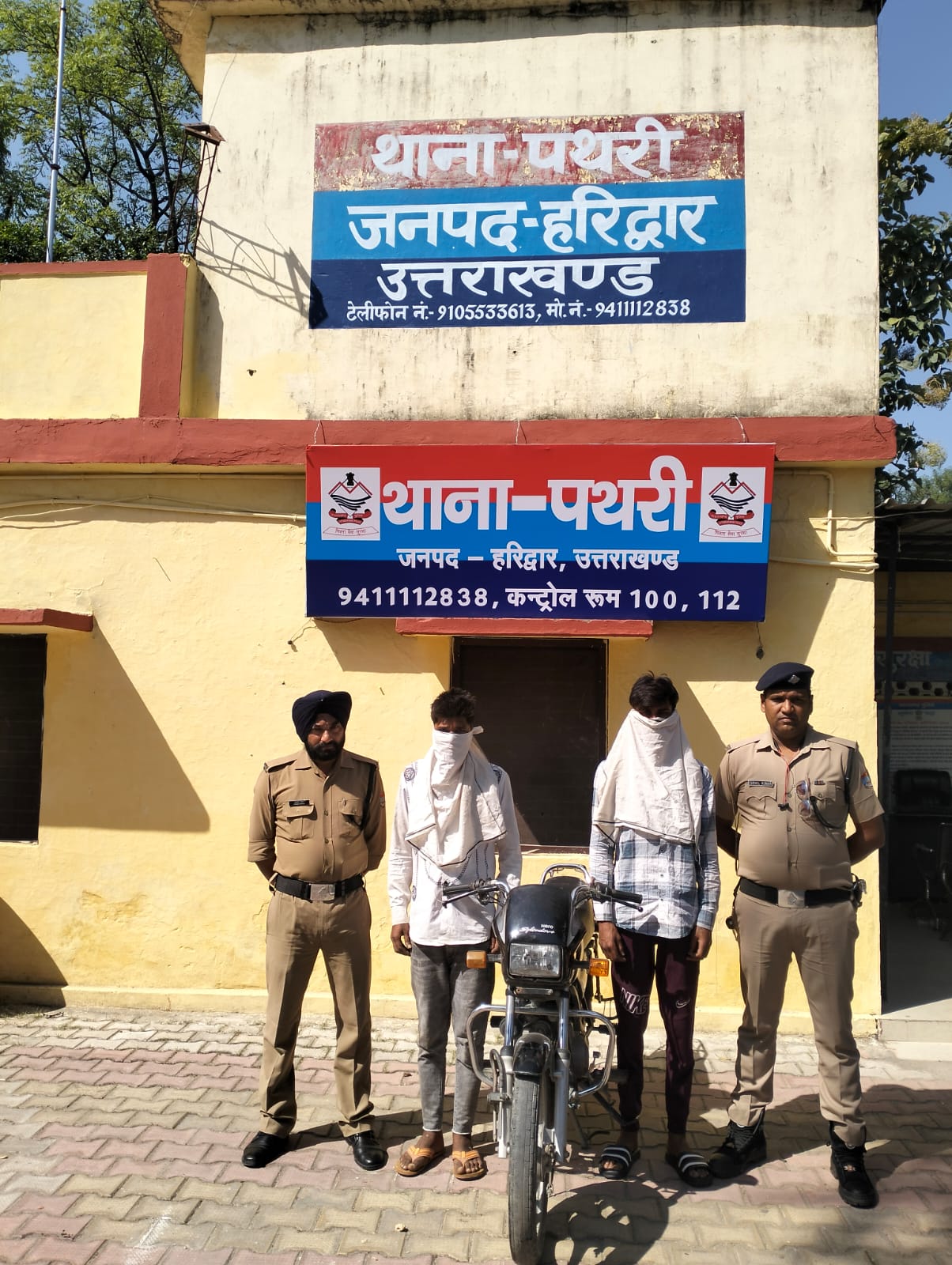 चोरी की मोटरसाइकिल के साथ दो अभियुक्तो को पुलिस ने किया गिरफ्तार