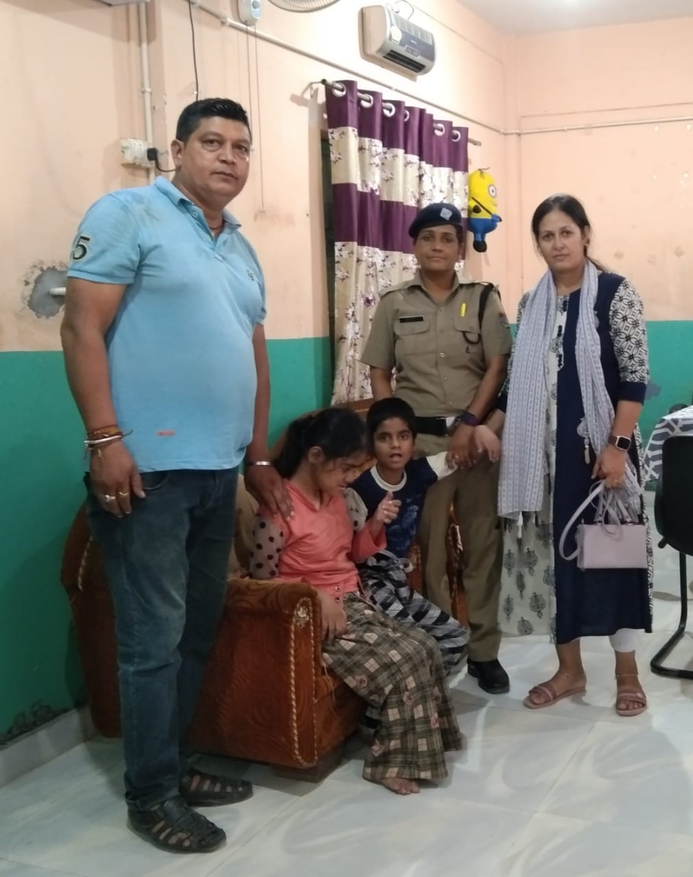 उत्तराखंड पुलिस खाकी में इंसान की परिभाषा को दोहराते हुए गुमशुदा तलास अभियान ऑपरेशंस स्माइल जो कि पूरे प्रदेश में डीजीपी अशोक कुमार द्वारा चलाया जा रहा है।