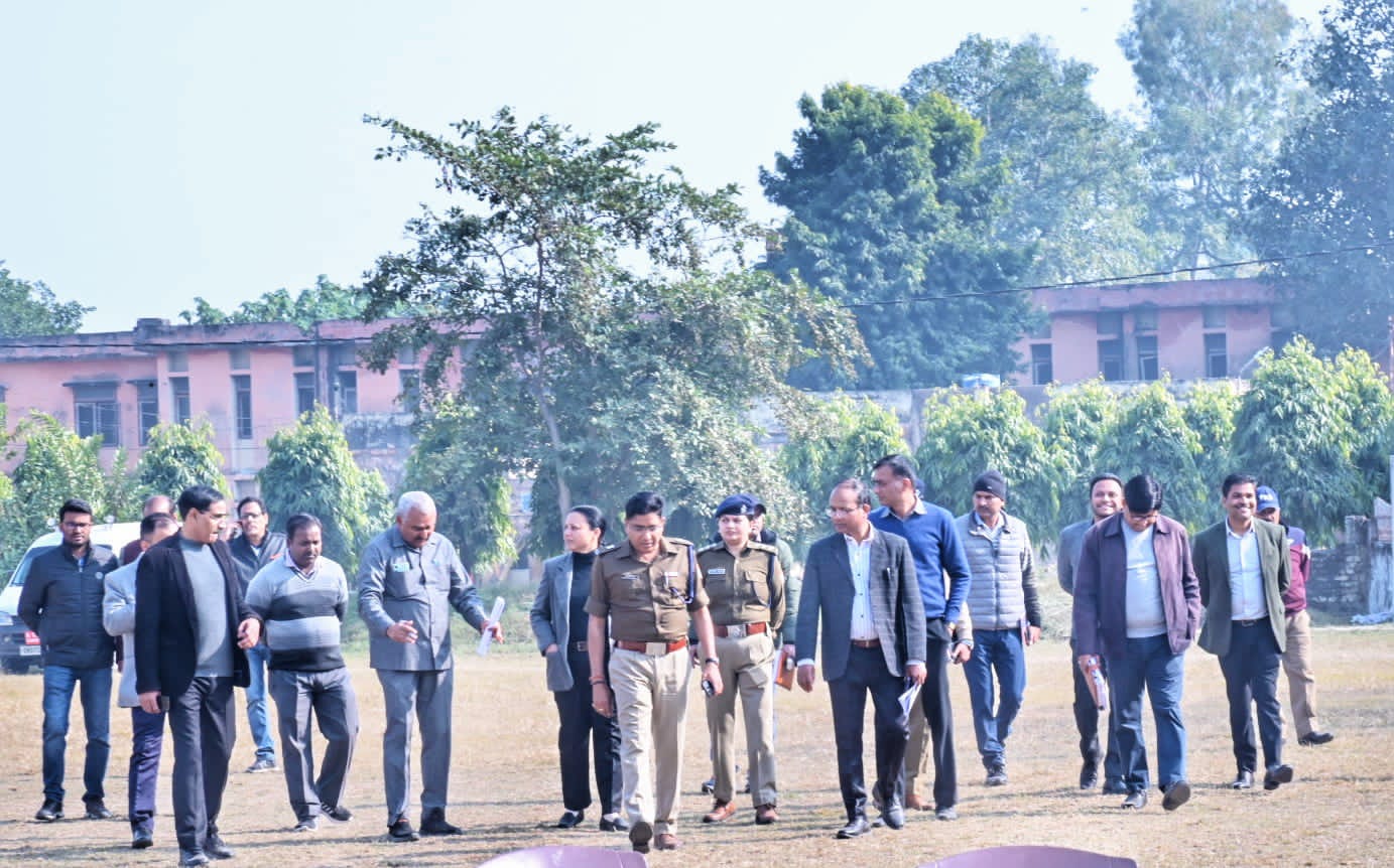 हरिद्वार महामहिम उप राष्ट्रपति भारत जगदीप धनखड़ के आगामी 23 दिसम्बर,2023 को प्रस्तावित जनपद हरिद्वार भ्रमण के मद्देनजर जौलीग्राण्ट एयर पोर्ट से कार्यक्रम स्थल गुरुकुल कांगड़ी विश्वविद्यालय तक का अधिकारियों द्वारा व्यापक व सघन निरीक्षण किया गया।