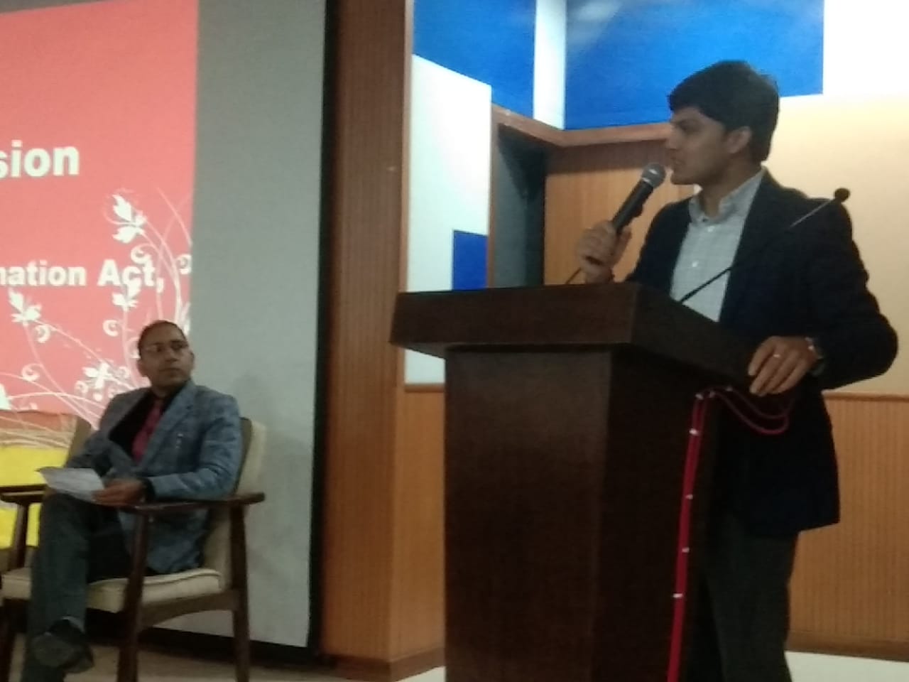 हरिद्वार  विकास भवन के सभागार में मंगलवार को डा0 रघुनन्दन सिंह टोलिया उत्तराखण्ड प्रशासन अकादमी, नैनीताल द्वारा सूचना का अधिकार अधिनियम से सम्बंधित एक कार्यशाला का आयोजन किया गया।