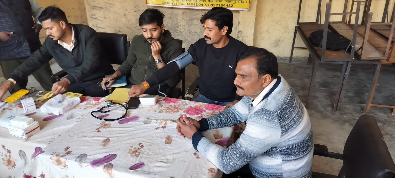 आदर्श बाल सदन इंटर कॉलेज बहादरपुर जट में हेल्थ केयर क्लिनिक सराय की ओर से निशुल्क स्वास्थ्य शिविर का आयोजन किया गया।