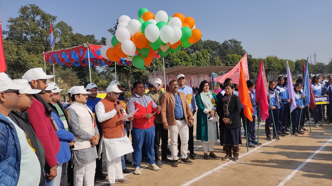 हरिद्वार पूर्व कैबिनेट मंत्री एवं नगर विधायक हरिद्वार मदन कौशिक ने बुधवार को 40वीं वाहिनी पी0ए0सी0 के प्रांगण में खेल महाकुम्भ-2023 की राज्य स्तरीय प्रतियोगिताओं-एथलेटिक्स, टेबिल टेनिस आदि का गुब्बारे हवा में छोड़कर तथा मशाल प्रज्ज्वलित कर शुभारम्भ किया। 