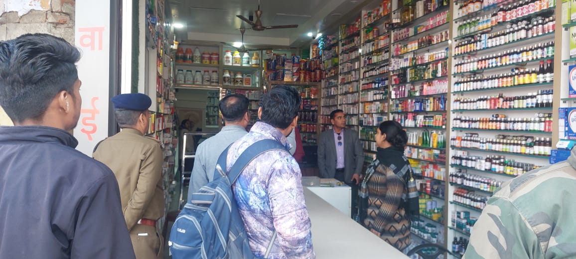  फर्जी मेडिकल स्टोरों पर हरिद्वार पुलिस की कार्यवाही एसडीएम व ड्रग्स इंस्पेक्टर के नेतृत्व में लक्सर क्षेत्र में चला अभियान
