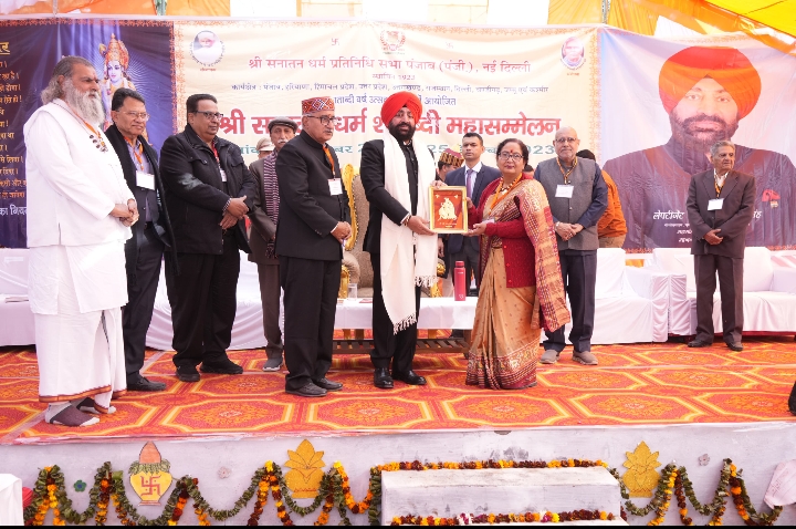 हरिद्वार राज्यपाल लेफ्टिनेंट जनरल गुरमीत सिंह (से नि) ने रविवार को सप्तऋषि आश्रम, सप्त सरोवर हरिद्वार में सनातन धर्म प्रतिनिधि सभा पंजाब के शताब्दी महासम्मेलन में मुख्य अतिथि के रूप में प्रतिभाग किया तथा कार्यक्रम का दीप प्रज्ज्वलित कर शुभारम्भ किया। 