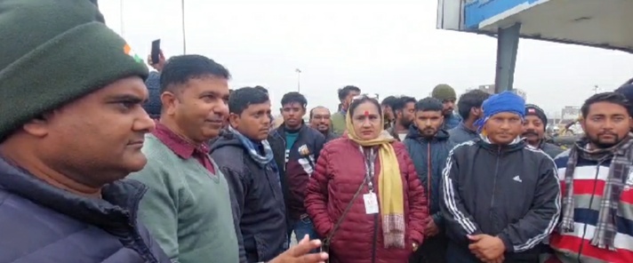  बहादराबाद टोल प्लाजा पर टैक्सी ड्राइवरो के समर्थन में हरिद्वार सीट से लोकप्रिय सांसद प्रत्याशी,भावना पांडे ने पहुंच कर इस आंदोलन में साथ खड़े हो कर दिया समर्थन।