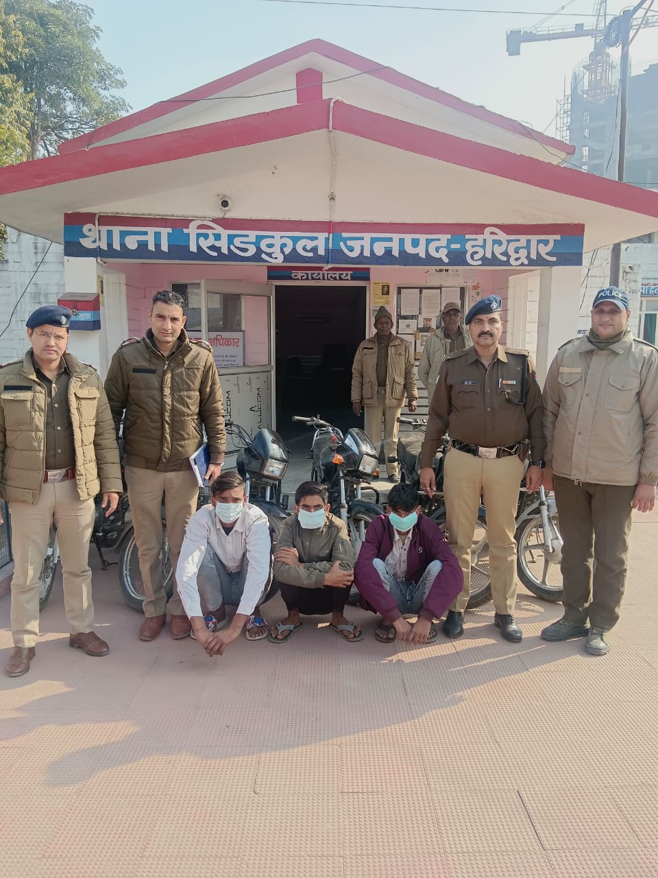 हरिद्वार पुलिस ने वाहन चोर गिरोह के 03 आरोपी अभियुक्तो को किया गिरफ्तार,  अभियुक्तों के कब्जे से विभिन्न क्षेत्रों से चोरी की गई 06 मोटरसाइकिल बरामद