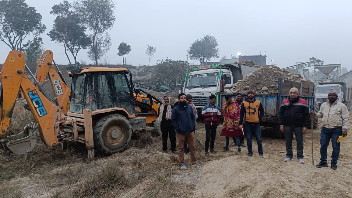 जिलाधिकारी के निर्देश पर उप जिलाधिकारी हरिद्वार की अवैध खनन के खिलाफ सख्त कार्रवाई