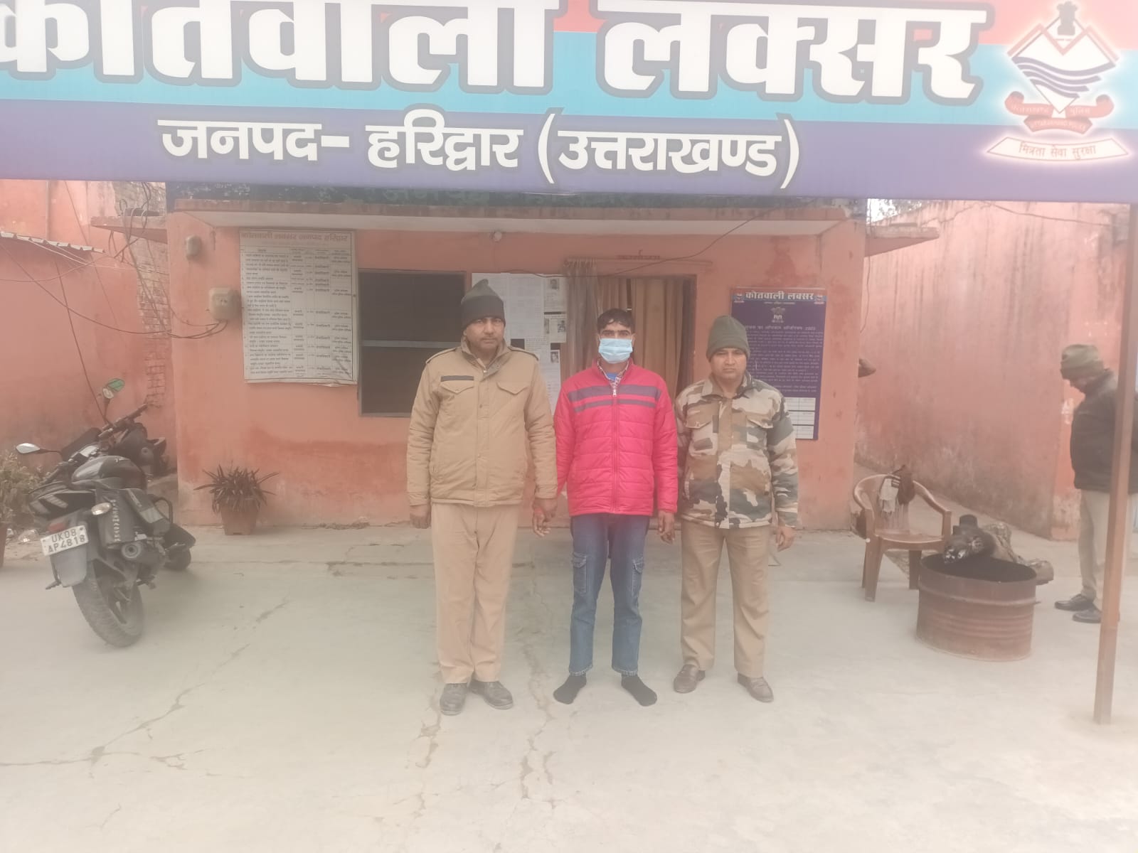  10 हजार के इनामी अभियुक्त को पुलिस टीम ने किया गिरफ्तार