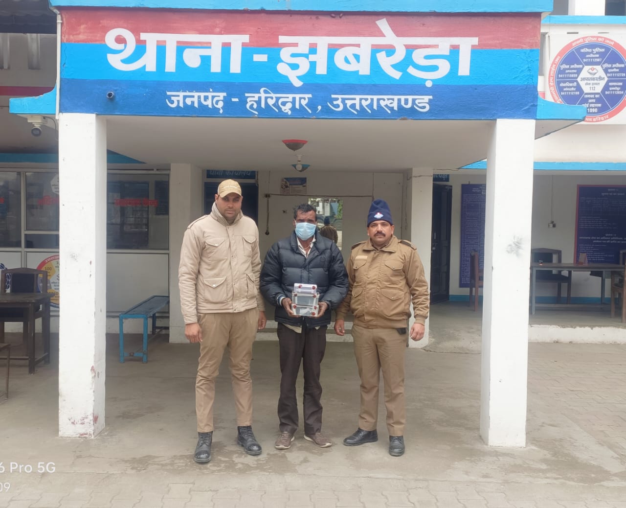  आधा किलो अवैध चरस, इलैक्ट्रोनिक तराजू व नकदी के साथ के साथ पुलिस ने अभियुक्त तस्कर को किया गिरफ्तार। 