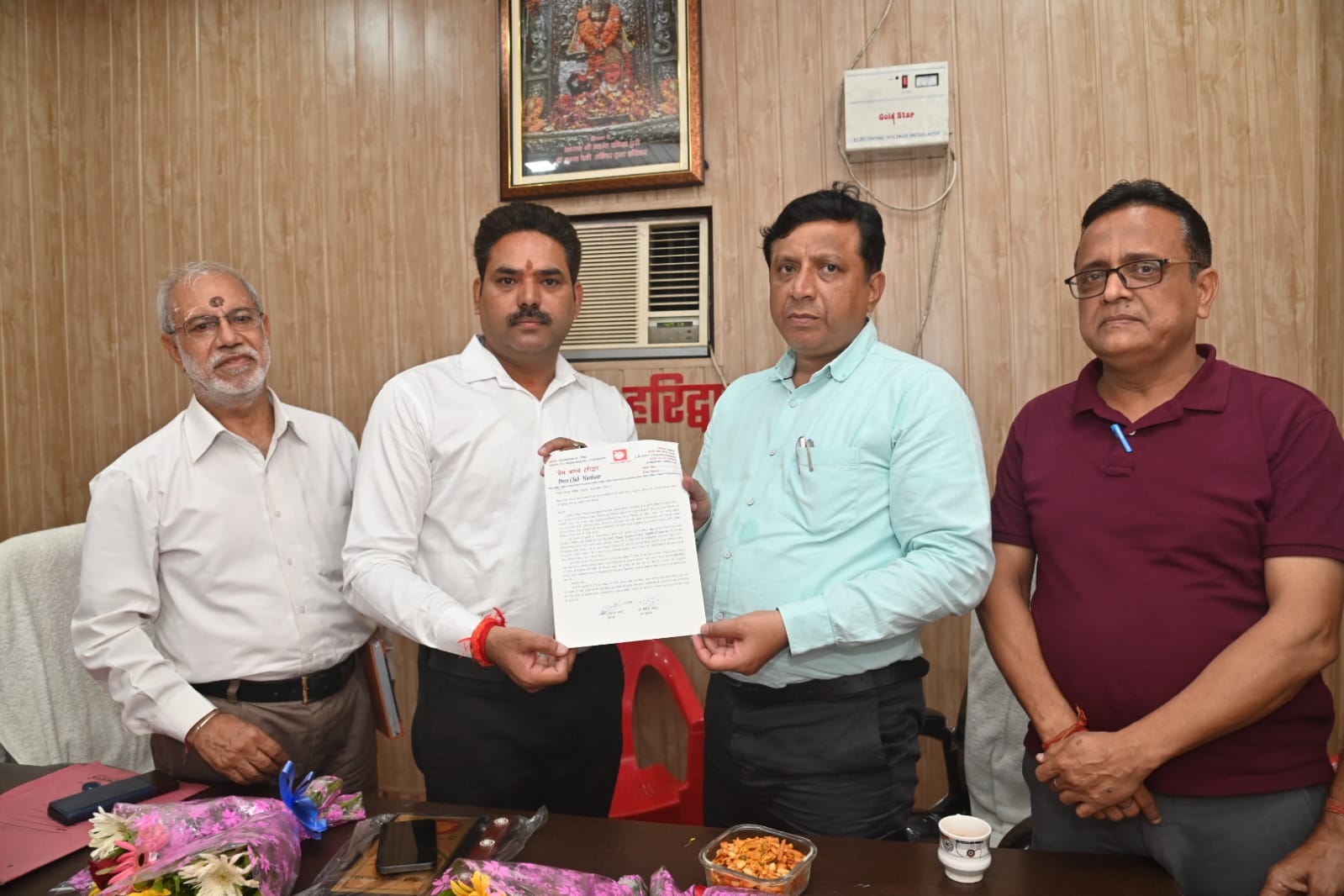 सूचना महानिदेशक बंशीधर तिवारी ने आज हरिद्वार प्रेस क्लब पहुँचकर पत्रकारों की समस्याओं के निराकरण का आश्वासन दिया। 
