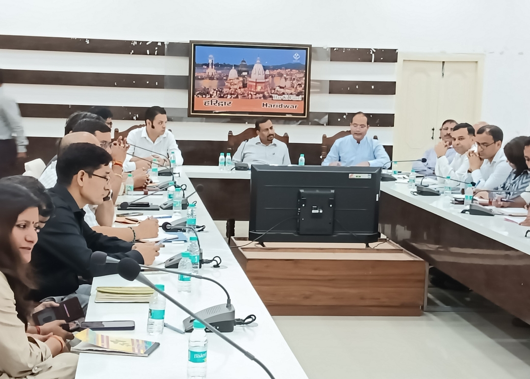 भारत रत्न गोविन्द बल्लभ पन्त की जयन्ती जनपद में पूरे हर्षोल्लास से मनाना सुनिश्चित करें। यह निर्देश जिलाधिकारी कर्मेन्द्र सिंह ने जिला कार्यालय सभागार में जी.बी. पन्त की जयन्ती पर आयोजित होने वाले कार्यक्रमों की रूपरेखा निर्धारित करते हुए दिये निर्देश।
