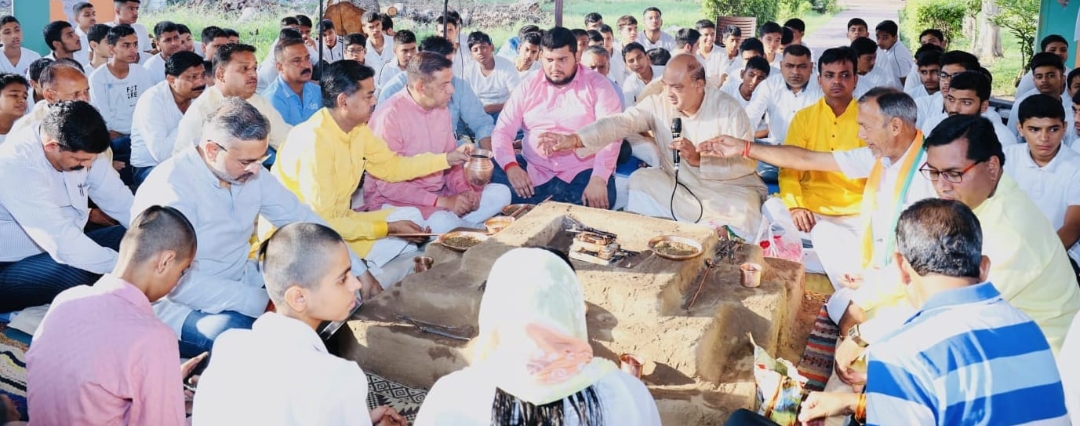हरिद्वार। मुख्यमंत्री पुष्कर सिंह धामी के जन्मदिन पर उनकी दीर्घायु, उज्ज्वल भविष्य की कामना के लिए भाजयुमो के जिलाध्यक्ष विक्रम भुल्लर के नेतृत्व में हवन यज्ञ के गंगा दुग्धाभिषेक कर प्रार्थना की। इस दौरान पौधारोपण भी किया गया।