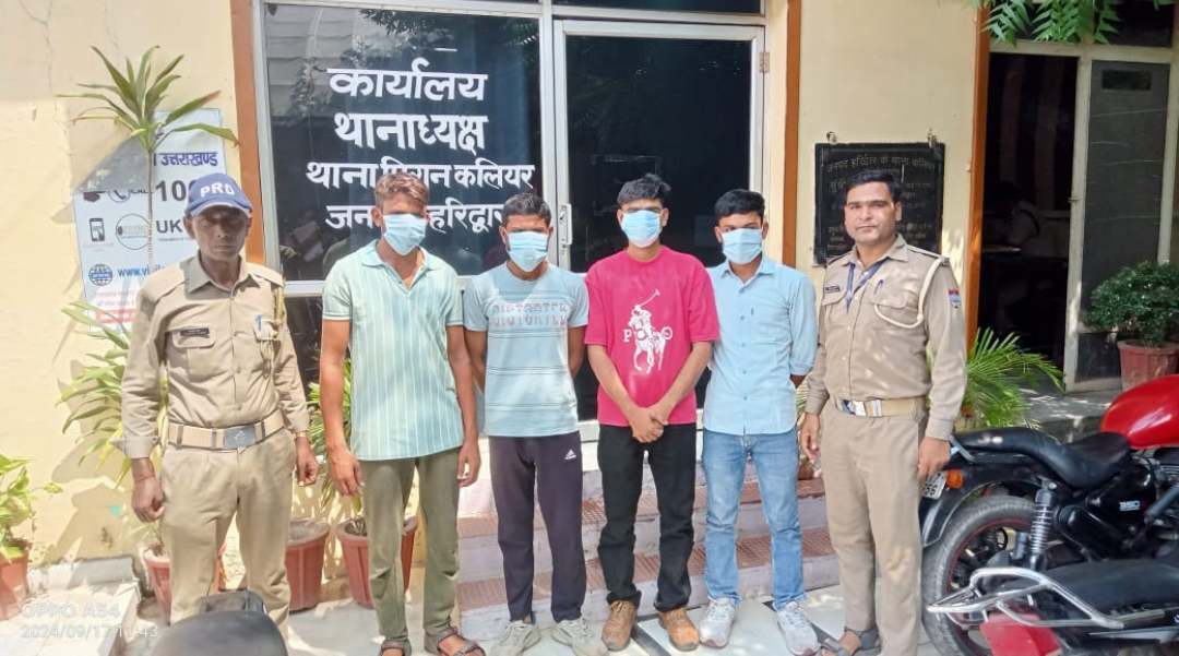 पिरान कलियर मेला में हरिद्वार पुलिस की कार्यवाही  असामाजिक तत्वों व हुडदंगियों को चिन्हित कर की जा रही कार्यवाही करते किया 5 को गिरफ्तार।