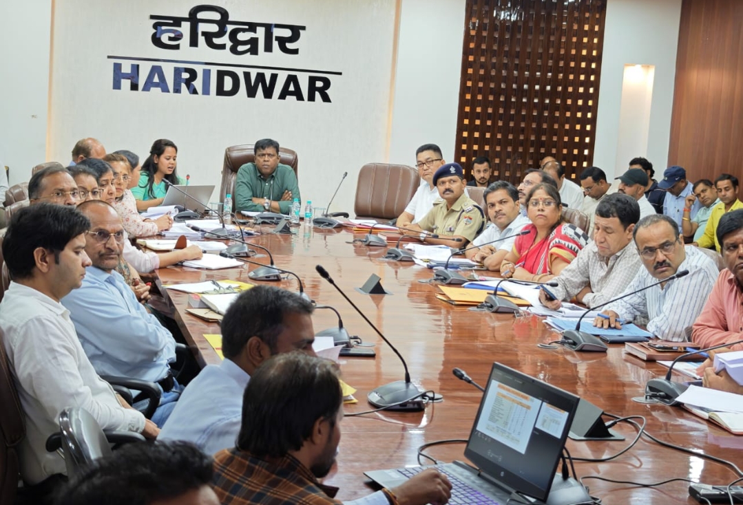  बृजेश कुमार सन्त ने जनपद हरिद्वार में चल रहे विकास कार्यों की विकास भवन सभागार में समीक्षा लेते हुए सभी विभागों के अधिकारियों को दिये दिशा निर्देश।