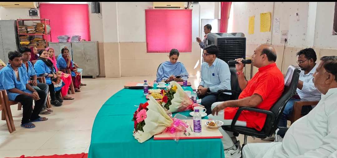 उत्तराखंड सफाई कर्मचारी आयोग के सदस्य विनय प्रताप सिंह ने जिला अस्पताल पहुॅचकर अस्पताल की साफ सफाई का जायजा लिया और अस्पताल में कार्यरत सफाई कर्मचारियों से वार्ता कर उनकी समस्याओं के बारे में विस्तार से जानकारी ली। 