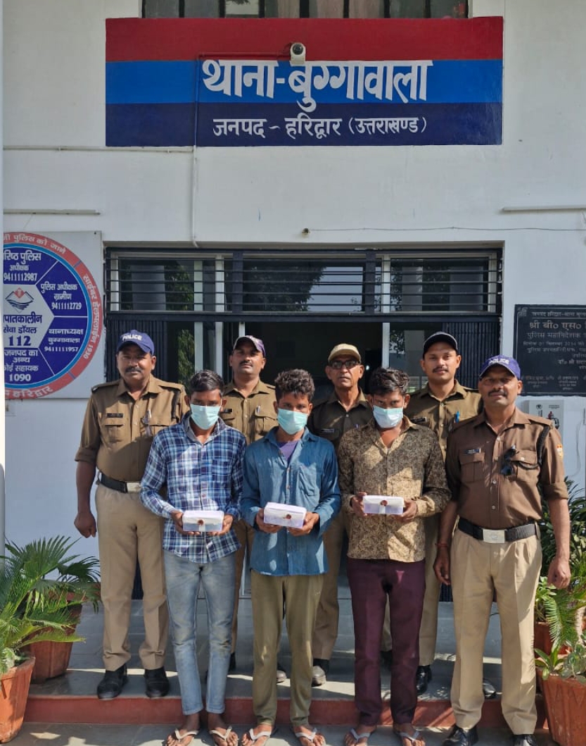 745 ग्राम अवैध चरस के साथ 03आरोपी अभियुक्तों को पुलिस ने किया गिरफ्तार।