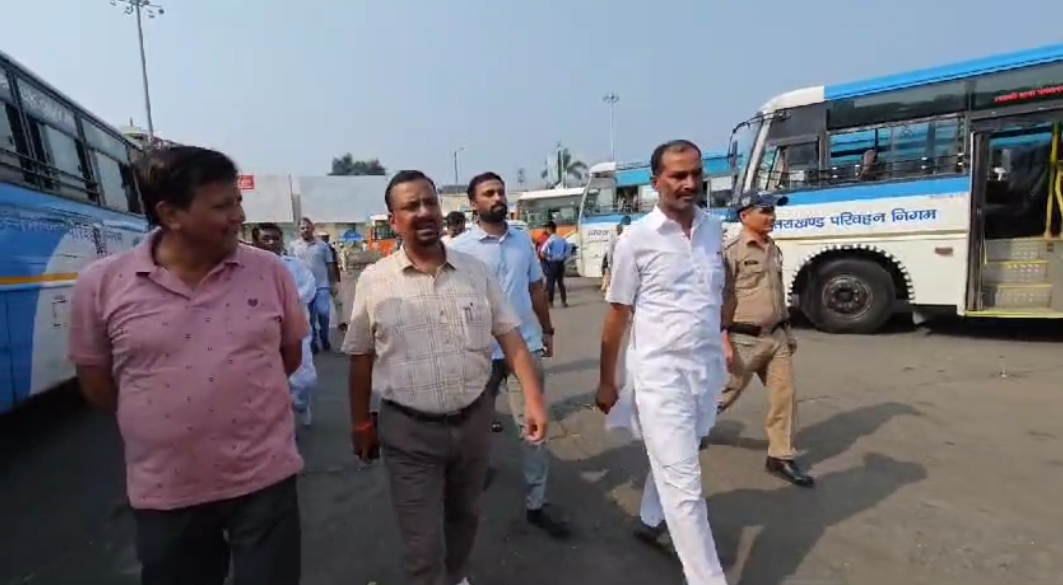 जिलाधिकारी कर्मेंद्र सिंह ने जानकारी देते हुए बताया कि राज्य आपदा न्यूनीकरण निधि मद के अन्तर्गत मनसा देवी मन्दिर एवं पहुंच मार्ग में आपदा से हुयी क्षति के कार्यों का पुनिर्माण का कार्य लागत रू0 156.48 लाख की वित्तीय एवं प्रशासकीय स्वीकृति प्राप्त हो चुकी है। 