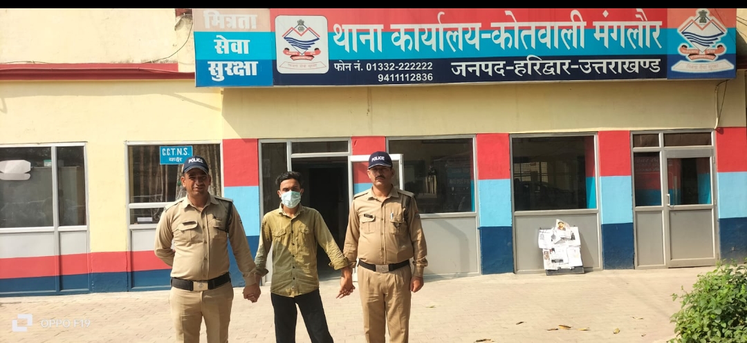 हरिद्वार पुलिस व ड्रग्स विभाग की संयुक्त कार्यवाही में प्रतिबंधित इंजेक्शन व नशीली दवाई के साथ एक आरोपी अभियुक्त को पुलिस ने किया गिरफ्तार।  मेडिकल स्टोर की आड़ में चला रहा था नशे का काला कारोबार औषधि निरीक्षक अनीता भारती ने कहा कि नशे का काला कारोबार करने वालों की खैर नहीं