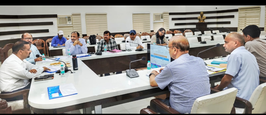 जिलाधिकारी कर्मेन्द्र सिंह की अध्यक्षता में जिला सभागार में खाद्य सुरक्षा विभाग हरिद्वार की (सुरक्षित भोजन एवं सुरक्षित आहार के अन्तर्गत जिलास्तरीय सलाहकार समिति की बैठक का आयोजन किया गया।