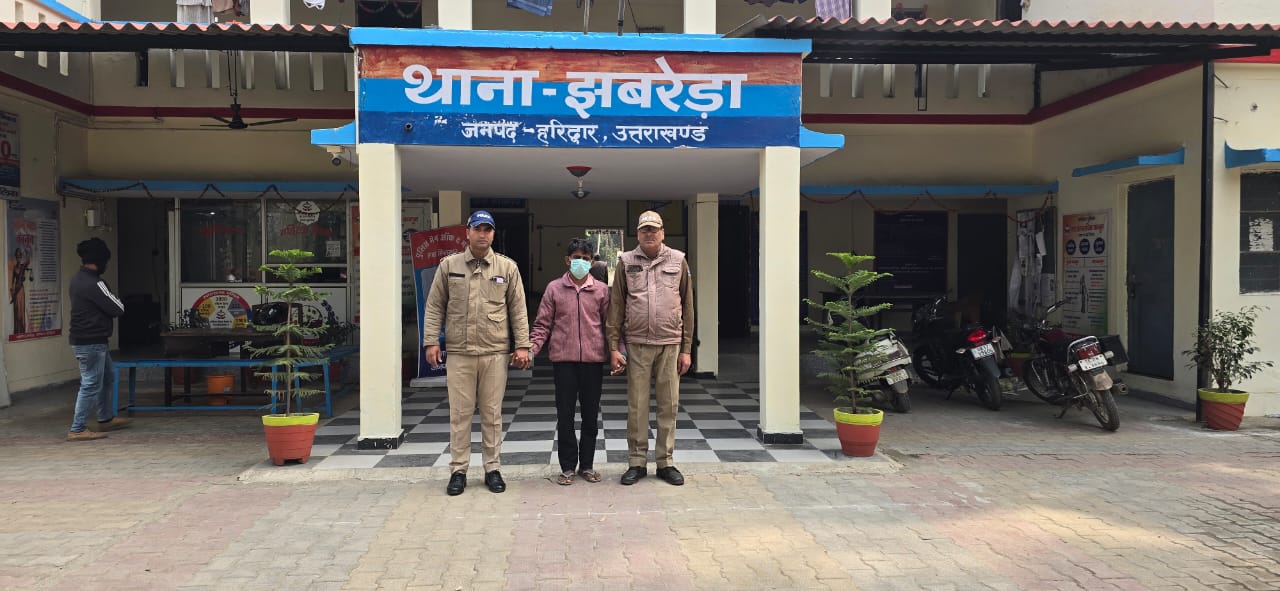 चोरी की गई हाइड्रोलिक ट्रॉली व घटना में प्रयुक्त ट्रैक्टर के साथ एक आरोपी अभियुक्त को हरिद्वार पुलिस ने किया गिरफ्तार।