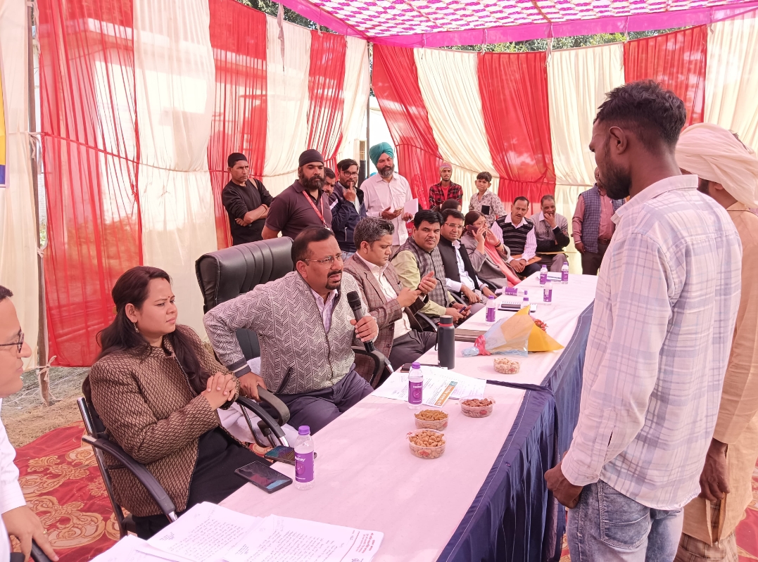 सरकार जनता के द्वार कार्यक्रम के अंतर्गत जिलाधिकारी कर्मेंद्र सिंह,मुख्य विकास अधिकारी। आकांक्षा कोण्डे ने राजकीय उच्चतर माध्यमिक विद्यालय टाटवाला में जनता दरबार लगाकर क्षेत्र की सुनी समस्याएं।