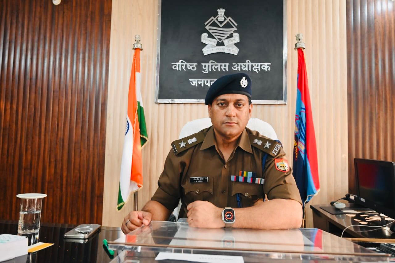 एसएसपी हरिद्वार प्रमेन्द्र सिंह डोभाल  की टीम ने ₹25000 के ईनामी आरोपी अभियुक्त को हरिद्वार पुलिस ने दिल्ली से किया गिरफ़्तार।  रिलायंस सैटअप बॉक्स का डिस्ट्रीब्यूटर बनाने के नाम पर करोड़ों की ठगी का है मामला  प्रकरण का मास्टर माइंड है आरोपी, पीड़ित से की थी 03 करोड़ से अधिक की ठगी