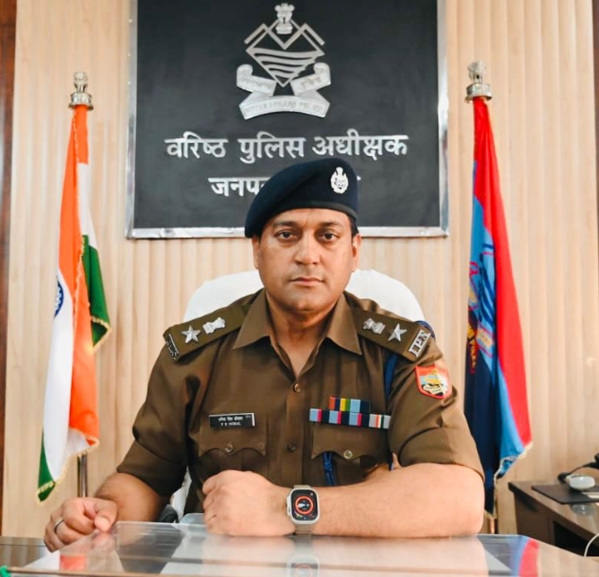 हरिद्वार एसएसपी प्रमेन्द्र सिंह डोबाल ने अंतरराष्ट्रीय वाहन चोर गिरोह के दो आरोपी अभियुक्तो को 9 मोटरसाइकिलों के साथ गिरफ्तार कर किया खुलासा।