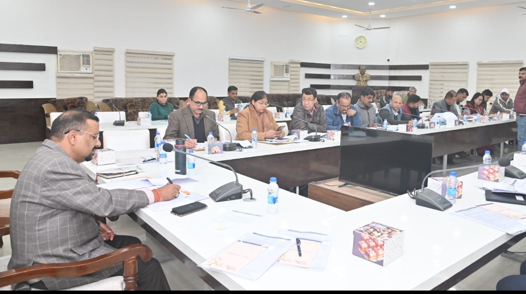 जिलाधिकारी कमेन्द्र सिंह की अध्यक्षता में मंगलवार को कलक्ट्रेट रोशनाबाद के सभागार में बैकर्स जिला स्तरीय परामर्शदात्री समिति (डीएलआरसी) की बैठक का आयोजन किया गया।