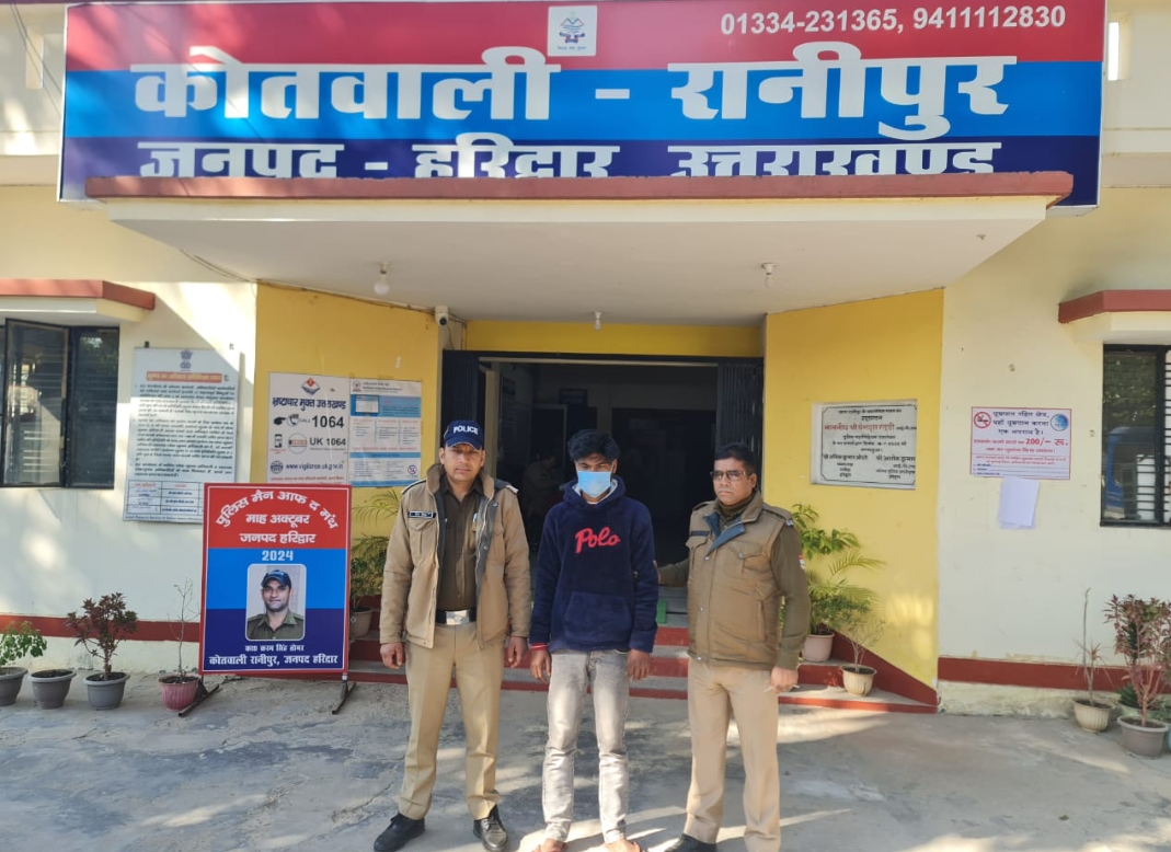 हरिद्वार पुलिस व STF देहरादून की संयुक्त टीम को मिली बड़ी सफलता  02 माह पूर्व रात्रि गश्त में तैनात होम गार्ड के सर पर लोहे की रोड से जानलेवा हमला करने वाले ₹50000 के ईनामी बदमाश आरोपी अभियुक्त को हरिद्वार पुलिस ने किया गिरफ्तार।