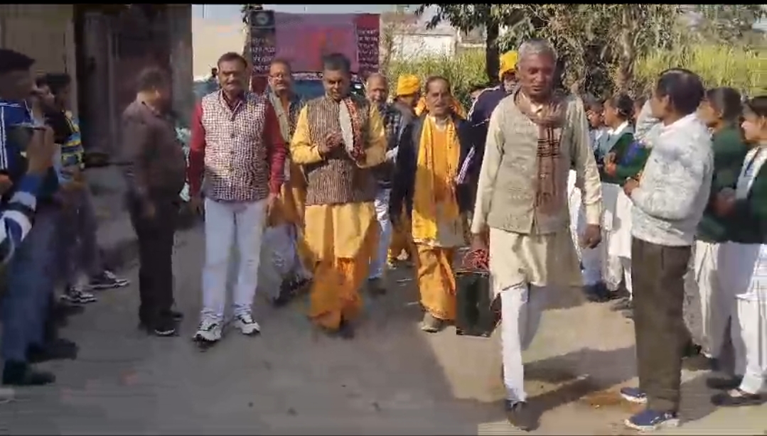 आदर्श बाल सदन इंटर कॉलेज बहादुरपुर जट में अखिल विश्व गायत्री परिवार शांतिकुंज हरिद्वार द्वारा निकाली जा रही ज्योति कलश यात्रा का भव्य स्वागत और अभिनंदन किया गया। 