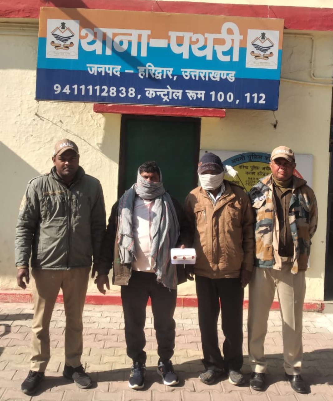 210 ग्राम अवैध चरस के साथ 02 नशा तस्कर आरोपी अभियुक्तो को पथरी पुलिस ने किया गिरफ्तार।