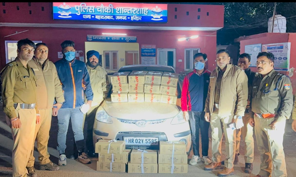 हरिद्वार पुलिस ने पकड़ी शराब की खेप, 02 नशा तस्कर कोलग्जरी कार से तस्करी की जा रही 20 पेटी शराब बरामद की।