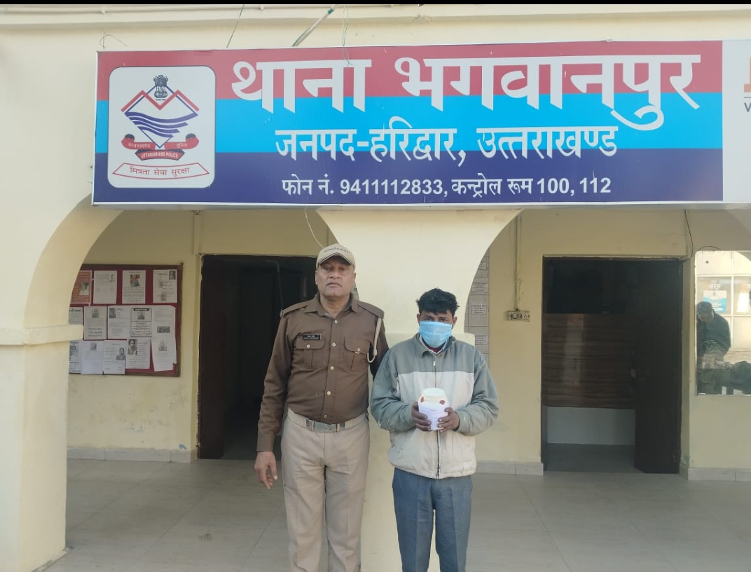 102 ग्राम अवैध चरस के साथ 01 आरोपी अभियुक्त को पुलिस ने किया गिरफ्तार।