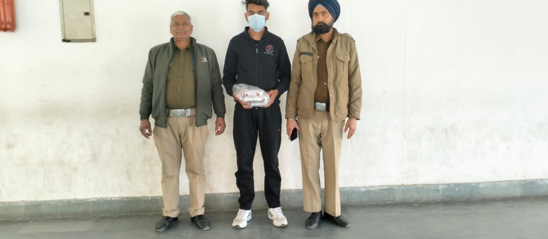 लाखों की स्मैक के साथ एक आरोपी अभियुक्त को पुलिस ने किया गिरफ़्तार।