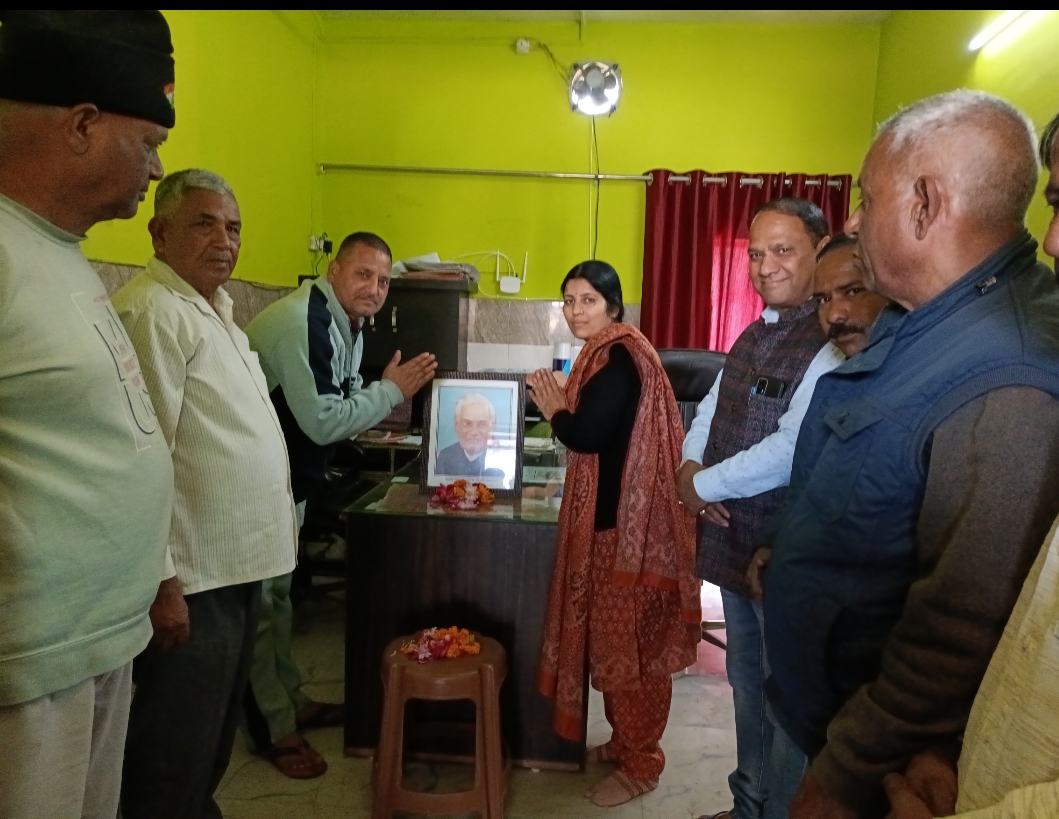 भारत के तीन बार प्रधानमंत्री रहे भारत रतन अटल बिहारी वाजपेयी की जयंती पर बुधवार को ग्राम टिहरी डोब नगर मे सुशासन दिवस के रूप मे मनाया गया।