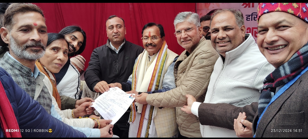 कांग्रेस परिवार की पृष्ठ भूमि होने के कारण और हरीश रावत  से नजदीकियां के चलते अनीता सैनी कांग्रेस की तरफ से नगर निगम हरिद्वार के लिए मेयर प्रत्याशी के लिए दिया आवेदन।