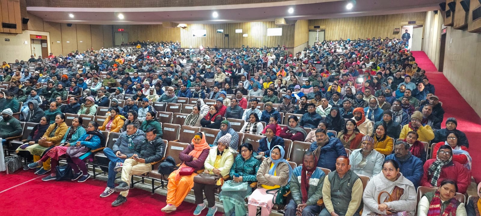 मतदान कार्मिकों हेतु कन्वेंशन हॉल बीएलईएल में चल रही प्रशिक्षण कार्यशाला में गुरूवार को 1040 कार्मिकों द्वारा प्रतिभाग किया।  