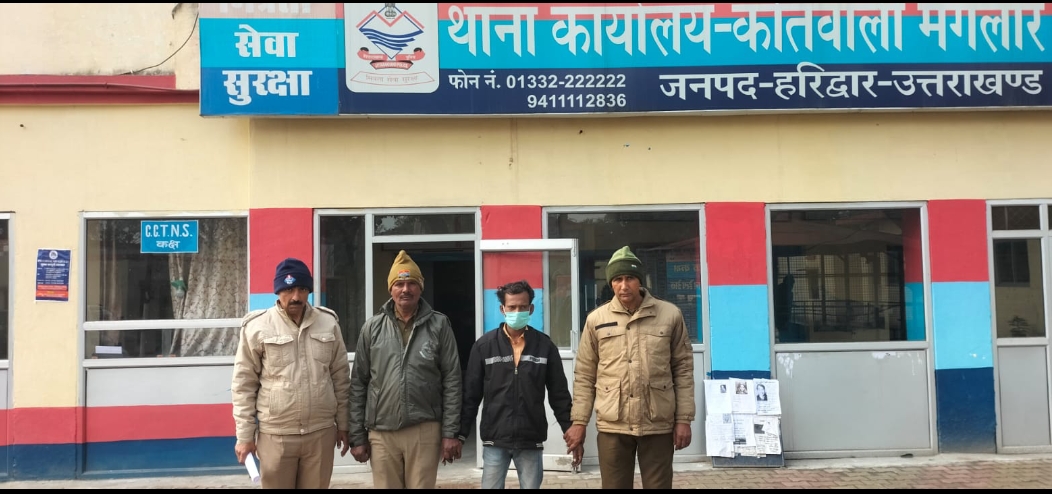 105.10 ग्राम अवैध चरस के साथ मंगलौर पुलिस ने एक आरोपी अभियुक्त को किया गिरफ्तार।  नगर निकाय चुनाव की दृष्टि को देखते हुवे वरिष्ठ पुलिस अधीक्षक हरिद्वार द्वारा आदर्श आचार संहिता का पालन कराने के लिए की जा रही कार्यवाही।