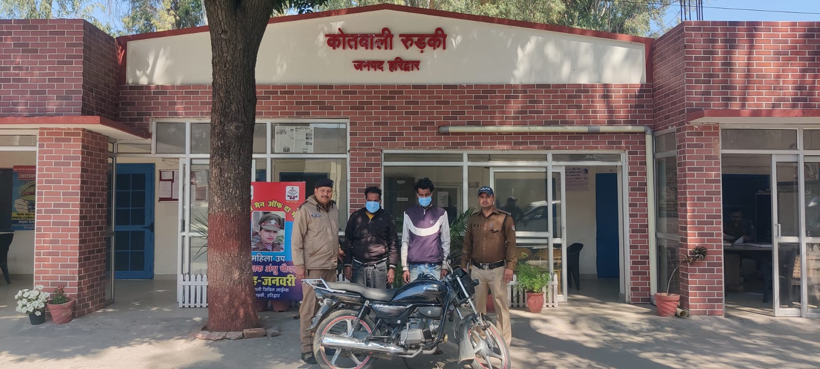24 घंटे के भीतर मोटर साइकिल चोर 2 आरोपी अभियुक्तो को हरिद्वार पुलिस ने किया गिरफ्तार।