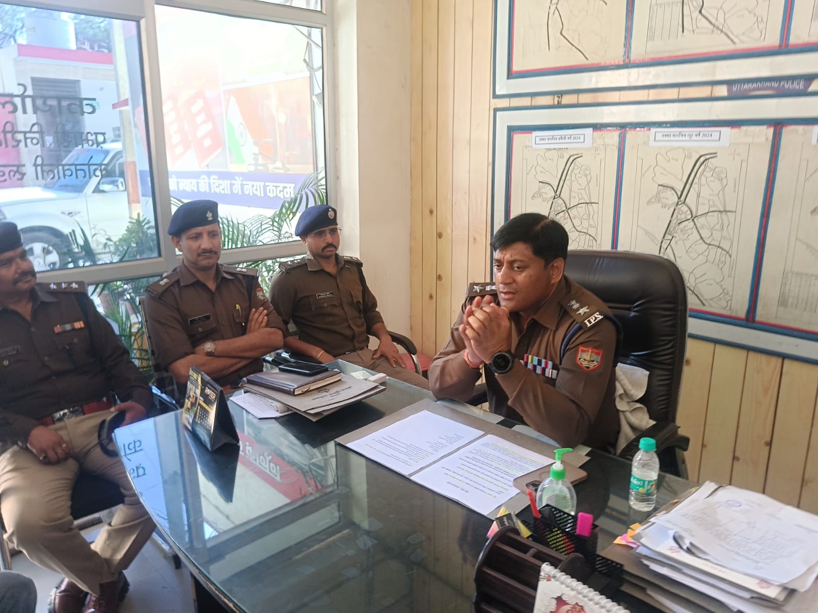 लूट प्रकरण को हरिद्वार पुलिस ने 24 घंटे का भीतर 04 आरोपी अभियुक्तो को गिरफ़्तार कर किया खुलासा।  अज्ञात आरोपित ने दिया था वारदात को अंजाम, लूटी थी बाइक, मोबाइल और नगदी