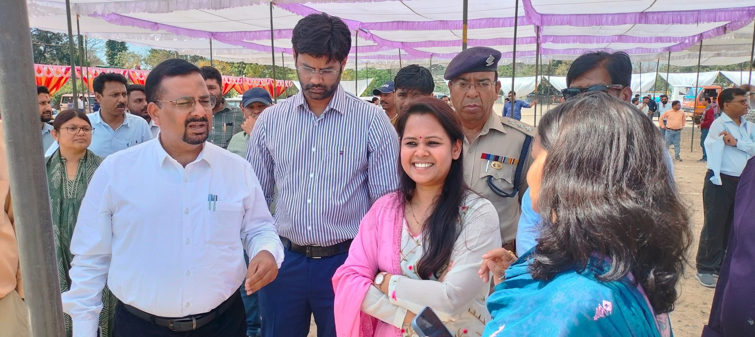 जिलाधिकारी कर्मेन्द्र सिंह ने सरकार के तीन वर्ष पूरे होने के अवसर पर जन सेवा थीम पर 23 मार्च को ऋषिकुल मैदान में आयोजित होने वाले बहुद्देशीय एवं चिकित्सा शिविर कार्यक्रम की तैयारियों का किया स्थलीय निरीक्षण।                     
